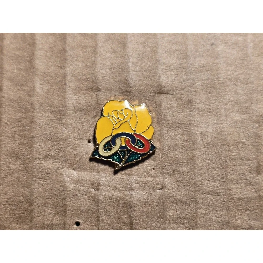 Yellow Rose with Interlocking Rings Jacket Backpack Bag Lapel Vest Hat Pin G26